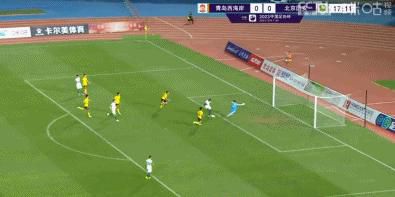钟理和生于中国台湾，片名里的“原乡人”，指的就是台湾同胞。