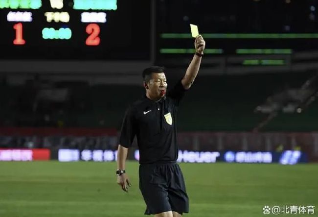 ”“2009北京喜剧艺术节”发布会30日举行，主持人春妮现场冲着陈佩斯“挑衅”道。
