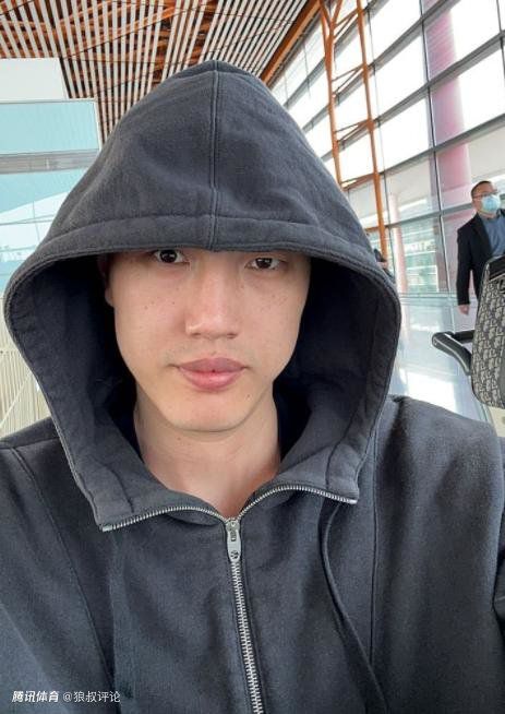 同样是未来世界与机器之间的战争。