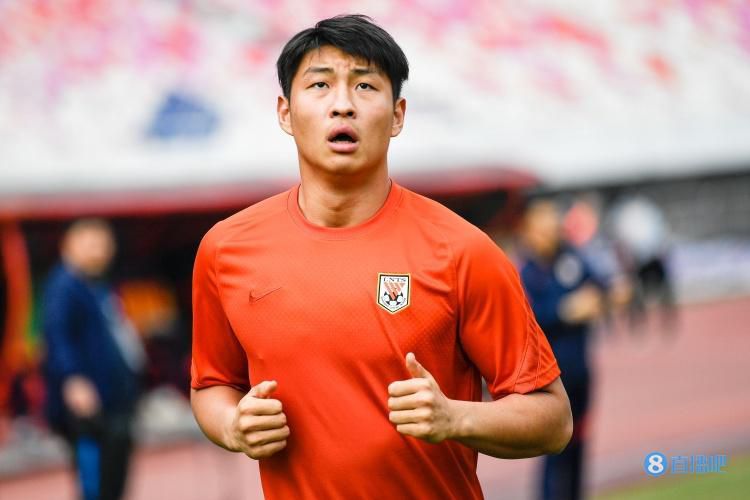 主演新剧《肯尼迪》聚焦著名政治家族 2 堪比时装周!
