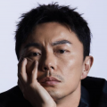 这背后是观众观影消费习惯的变化，不再愿意冒险将时间和金钱花费在营销过度电影上，更倾向于“让口碑飞一会”，等待路人口碑稳定后，再选择那些真正获得大众认可的优质影片。