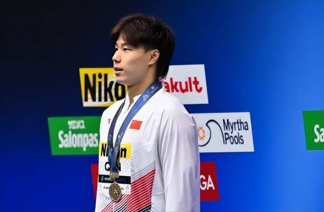 调侃也好，吐槽也罢，这一次我们用 泰勒与洛德闺蜜情猛增 模仿《铁达尼》经典动作 2014-03-10 纽约当地时间3月9日，歌手泰勒·斯威夫特与她的新闺蜜格莱美天后洛德现身街头摆姿势合影，两人化身《泰坦尼克号》里的杰克和露丝，一前一后摆经典pose，十分逗趣。