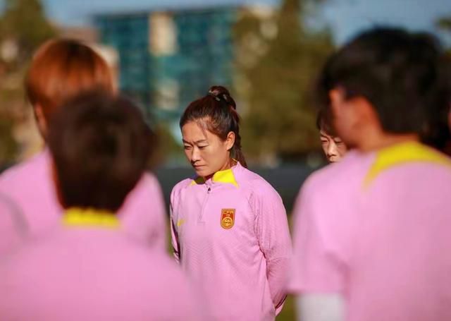 女神高圆圆夏日捞金白裙优雅 不停撩发妩媚迷人 2015-07-20 7月19日下午，国民女神高圆圆在深圳出席洗发产品代言活动，虽然活动地点远离市区，仍旧吸引众多市民围观女神的风采；一袭白色腰部带有镂空装饰的短裙将其衬托的优雅迷人，酷热的天气让女神不断撩发散热，活动中 上一页12345...99下一页 | | | | | | 电影频道节目中心官方网站CCTV6 VIP影院 全部 电影 电视剧 影人 视频 图片 新闻 更新时间 所有 1小时内 今日内 1周内 1个月内 从资讯频道搜索 结果 149489 条 金高银主演《小小姐们》曝预告 三姐妹一夜暴富 2022-08-29 8月29日，《小小姐们》发布中字预告，该剧由金希元(《文森佐》)执导，郑瑞景（《分手的决心》）编剧，金高银、南志铉、朴持厚、姜勋、金美淑、严志媛、严基俊等主演，共12集。