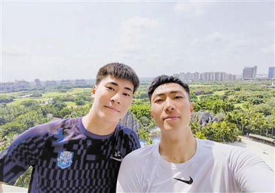 在特报中，饰演长男的斋藤工与登坂广臣、田崎敬浩雨宫三兄弟一并展现华丽打戏，令人目不暇接。