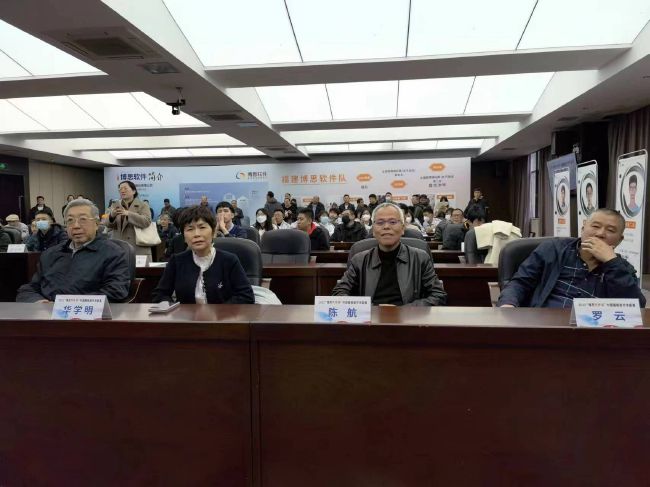 你是否还记得那位戴着黑色法师帽，可以随时变成一只傲娇小猫的麦格教授？