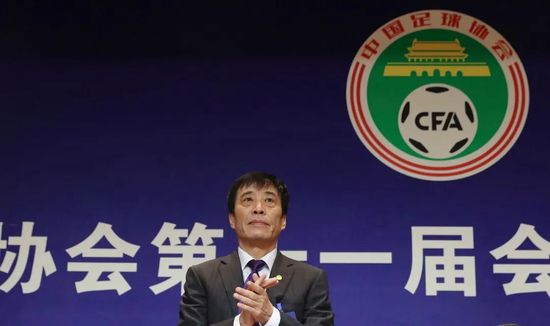 滚导、大卫出席《超人》伦敦首映 白发尼子好迷人 2025-07-03 当地时间7月2日，英国伦敦莱斯特广场，电影《超人》举行粉丝活动。