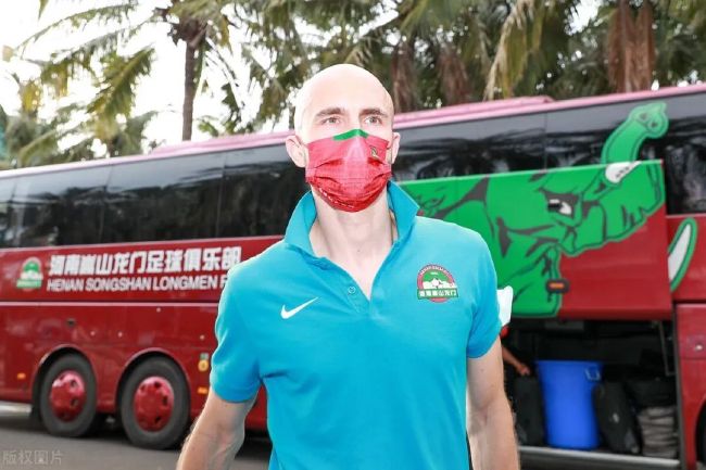 出乎意料的是，阿汐毫不犹豫地跳下救援，更令人意外的是，阿汐其实不会游泳。