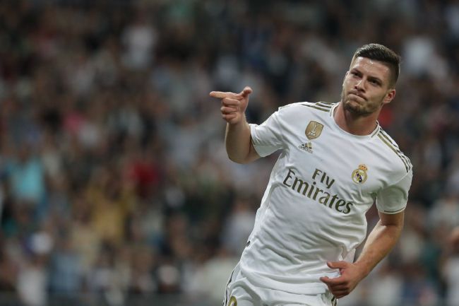 本期《幕后》，带您走进影片中“马演员”们的家，独家揭秘片中精彩的马术是如何炼成的。