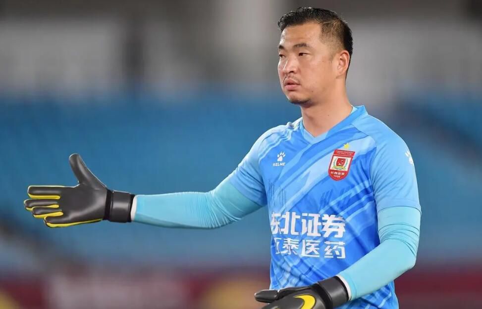 哆啦A梦一经登场，其活泼可爱的模样成为红毯上绝对的人气担当，吸引了现场媒体记者的目光。