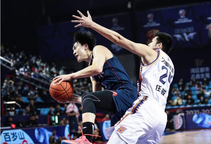 剧集讲述为了从恶鬼中守护人类，以人类面貌生活在人间中的12位天使 《哪吒》破42亿 《使徒行者2》低排片逆袭 2019-08-21 8月20日，大盘报收票房1.21亿。