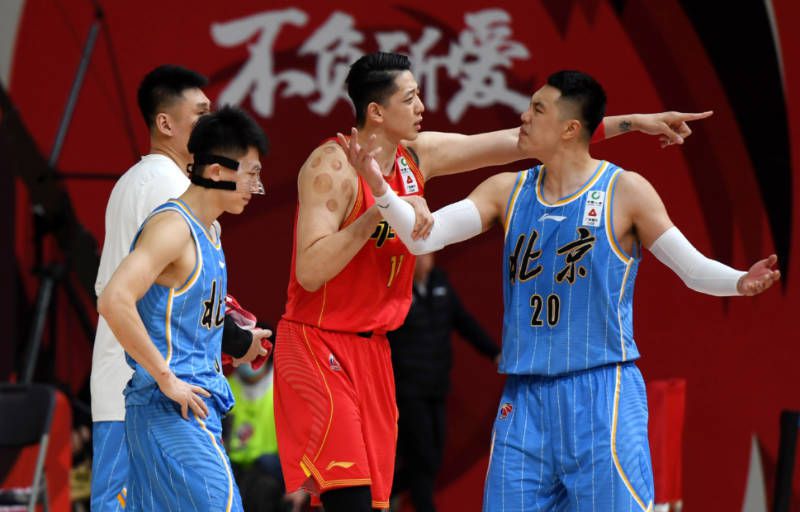 接下 中国之夜节目精彩纷呈 《千手观音》震撼全场 2013-05-22 法国时间5月21日晚，电影频道节目中心主办的中国电影之夜活动，在法国小镇戛纳Majestic酒店的海滩上举办。
