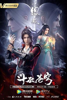 原版《东邪西毒》属于冷色调，出现最多的颜色是昏黄，虚幻诡谲的气氛中烘托出沙漠的苍凉与孤寂。