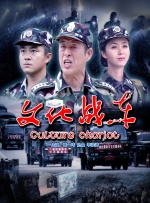 泰勒·斯威夫特剪发后现身 举手投足显成熟妩媚 2014-02-13 当地时间2月12日，洛杉矶，泰勒·斯威夫特出现在机场，这是她自从剪掉长发后第一次出现在公开场合，不同于以往长发飘飘的她，短发的斯威夫特看起来更加成熟，一举一动散发出小女人的魅力。