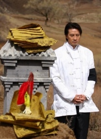 《怪奇物语》第五季首曝路透 小11、迈克甜笑同框 2024-01-22 当地时间2024年1月19日，美国佐治亚州亚特兰大，美剧《怪奇物语》第五季首曝拍摄路透。