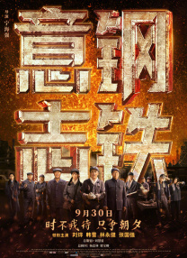 周迅身穿深V个性白色战衣露出罕见的胸线，性 桂纶镁、周迅美艳助阵时装周 暮光女透视露蛮腰 2014-07-09 巴黎当地时间7月8日，巴黎高定时装周继续火热进行，在Chanel品牌秀场上。