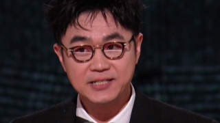 在剧照上，我们能看到比尔·默瑞所扮演的堕落老兵和邻居家的孩子展开了斗 “盖茨比”曝双人海报 莱昂纳多、穆里根携手 2013-04-09 华纳兄弟公司宣传新片一向“不差钱”，因此影迷们总是可以提前欣赏到海量精美海报。